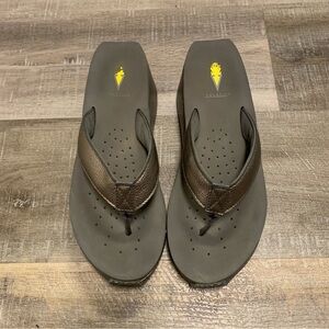Volatile Analisa Wedge Thong Sandals Size 9